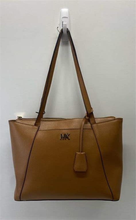 Maddie Medium Crossgrain Leather Tote .